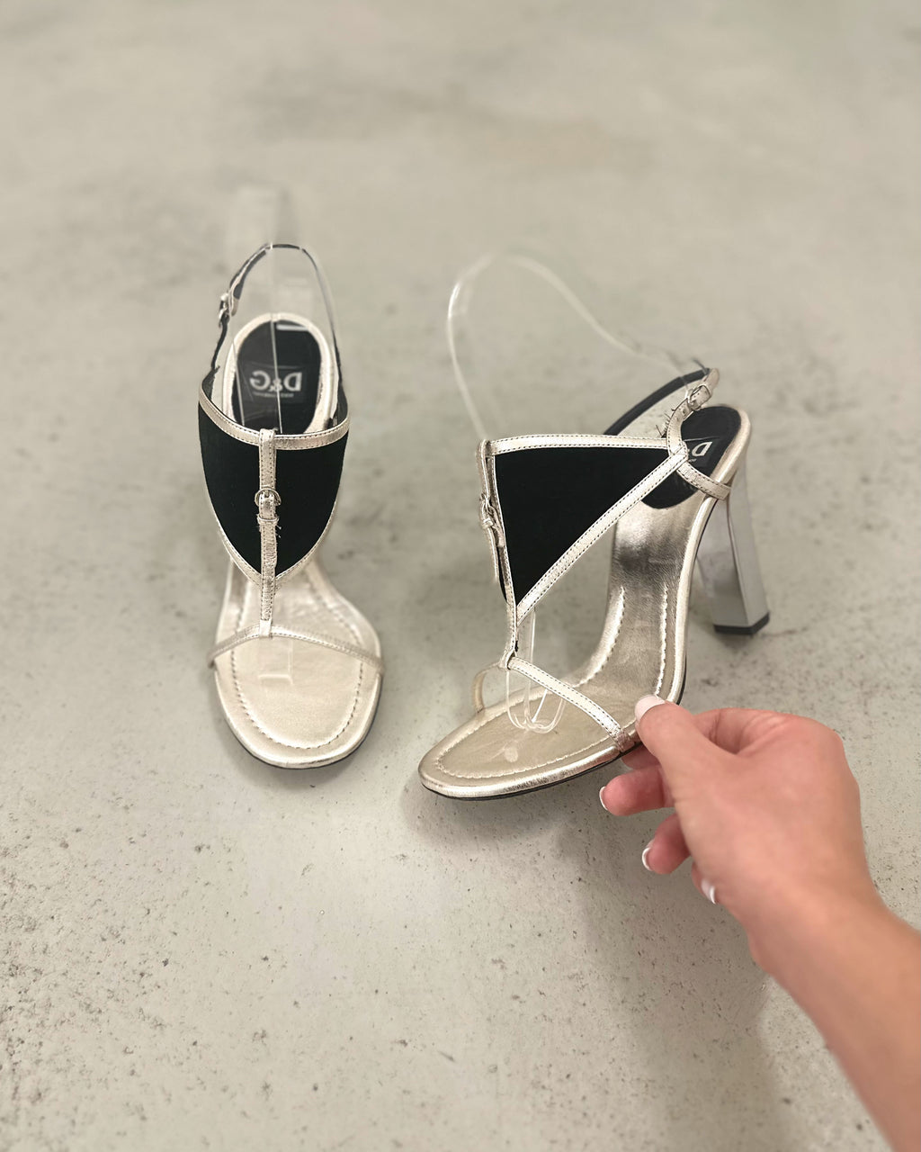 2000s Dolce & Gabbana T-Strap Sandals - EU36