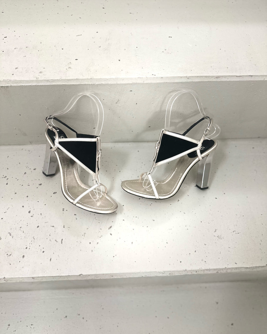 2000s Dolce & Gabbana T-Strap Sandals - EU36