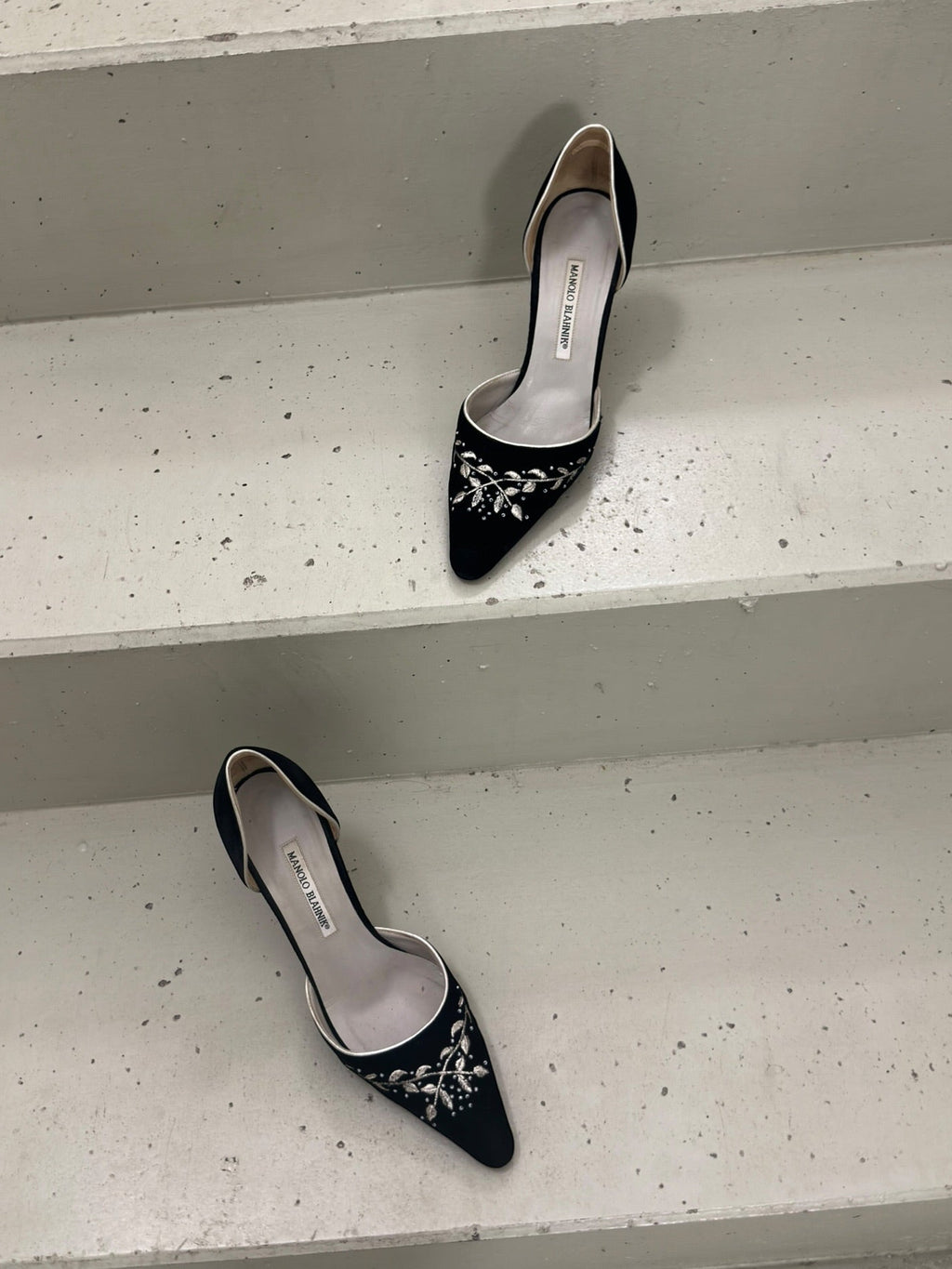 Manolo Blahnik Embroidered Velvet D’Orsay Pumps - EU38,5