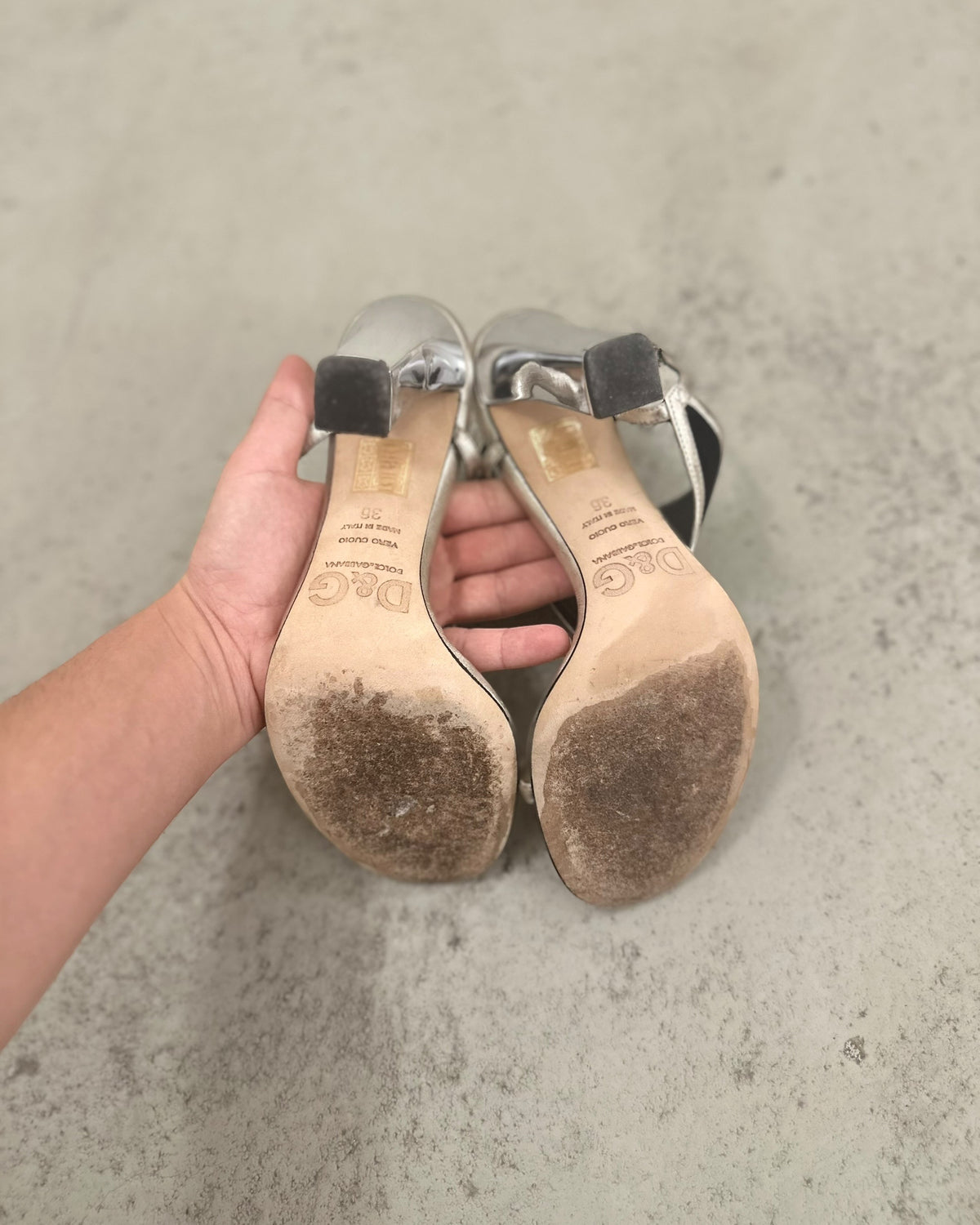 2000s Dolce & Gabbana T-Strap Sandals - EU36